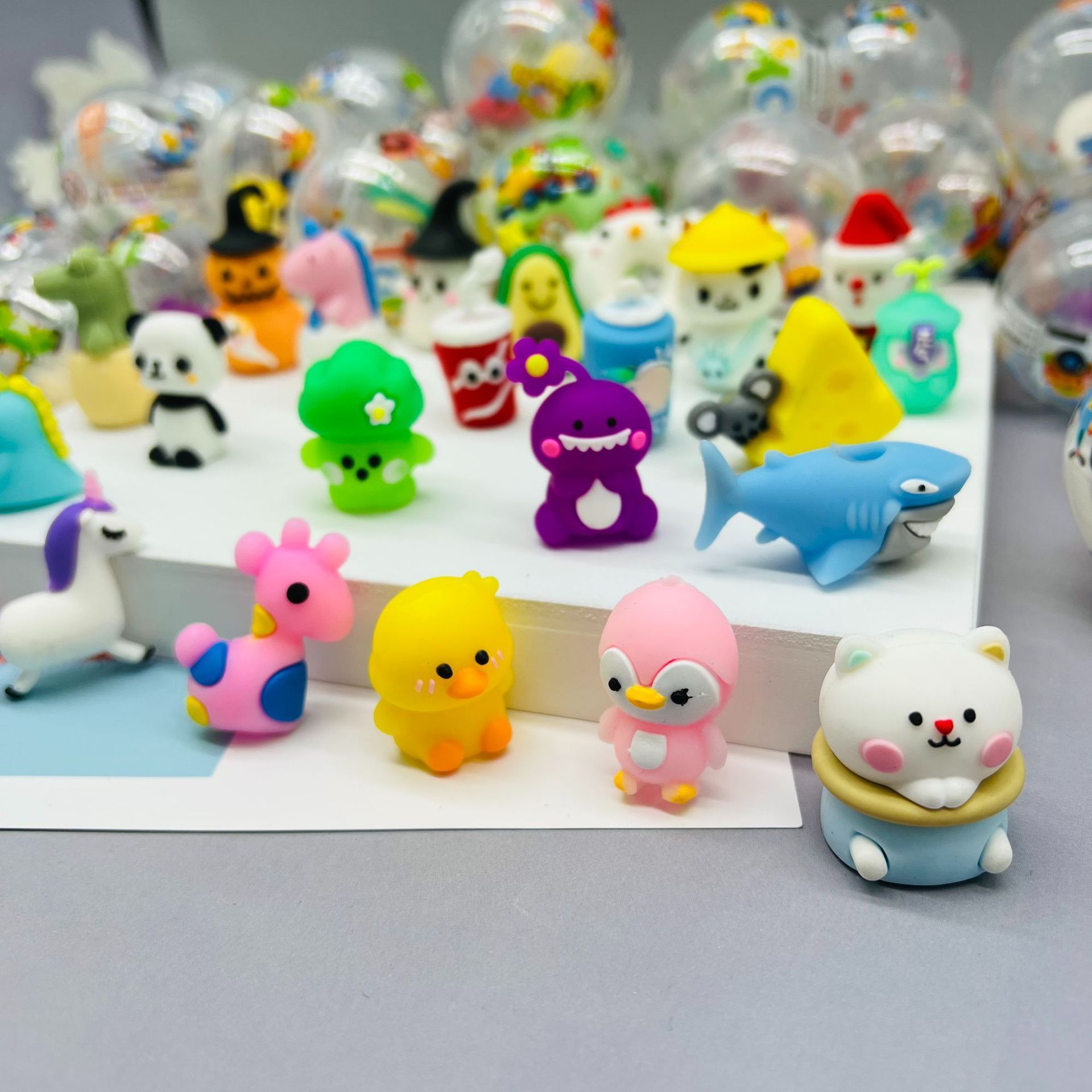 S452 50MM Mixed Toys Random Style Round Surprise Egg Plastic Gashapon Small Toys Kids Capsule Toy For Vending Machine