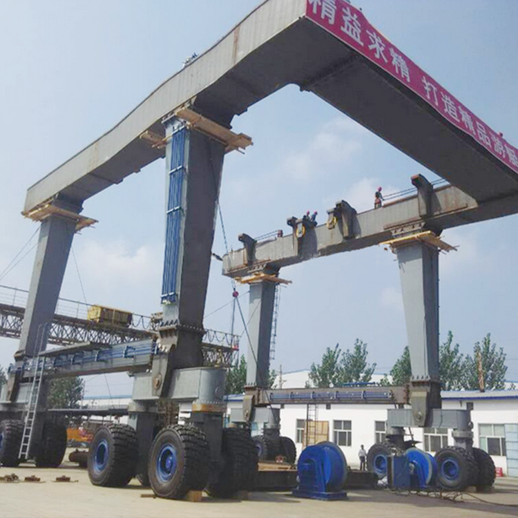 Small boat lifting gantry crane mobile boat hoist 5 ton 75 tons marine travel lift crane