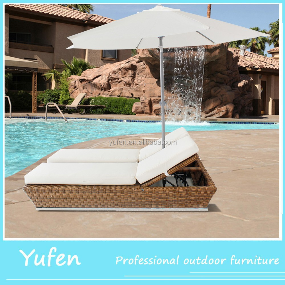 Good quality outdoor patio rattan furniture double chaise lounge sun loungers beach chair with umbrella