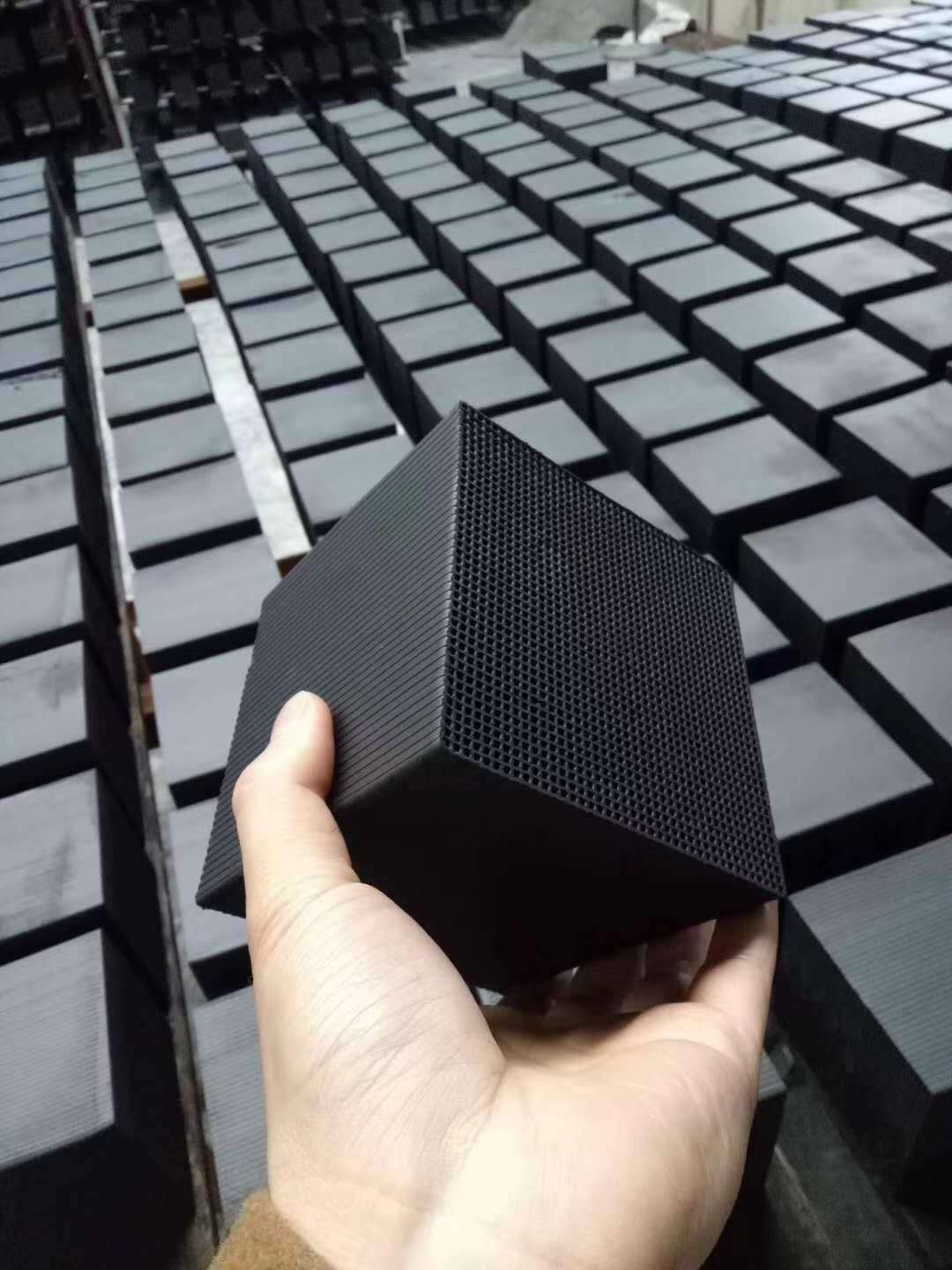 Factory low price odor elimination cube shape honeycomb activated carbon