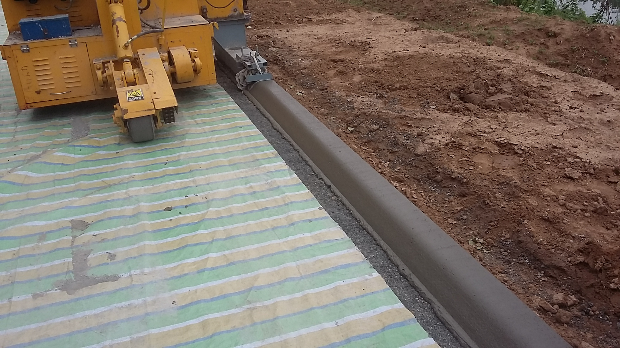 Highway guardrail roll forming machine curb making machine