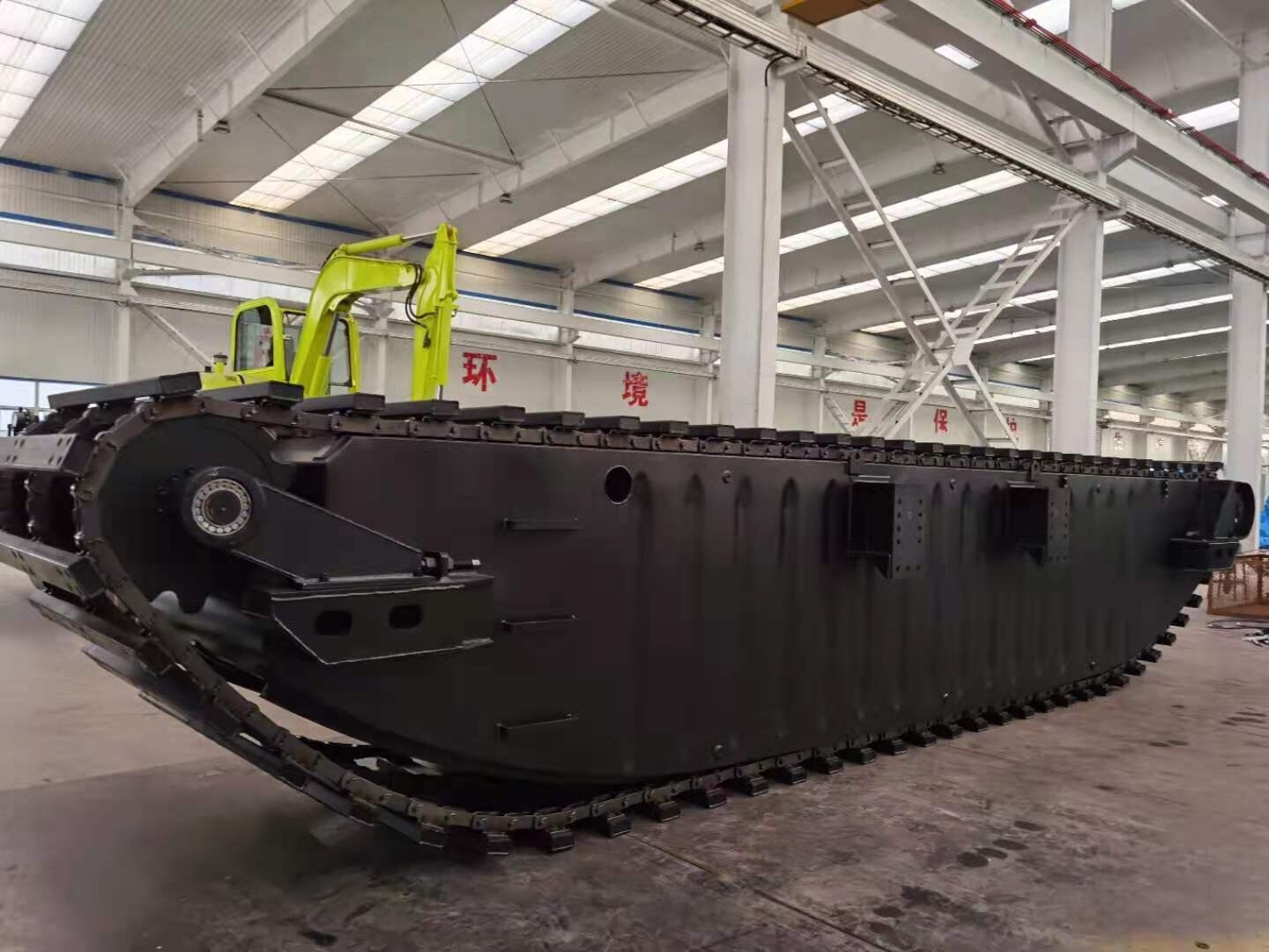 amphibious undercarriage for swamp buggy / marsh digger