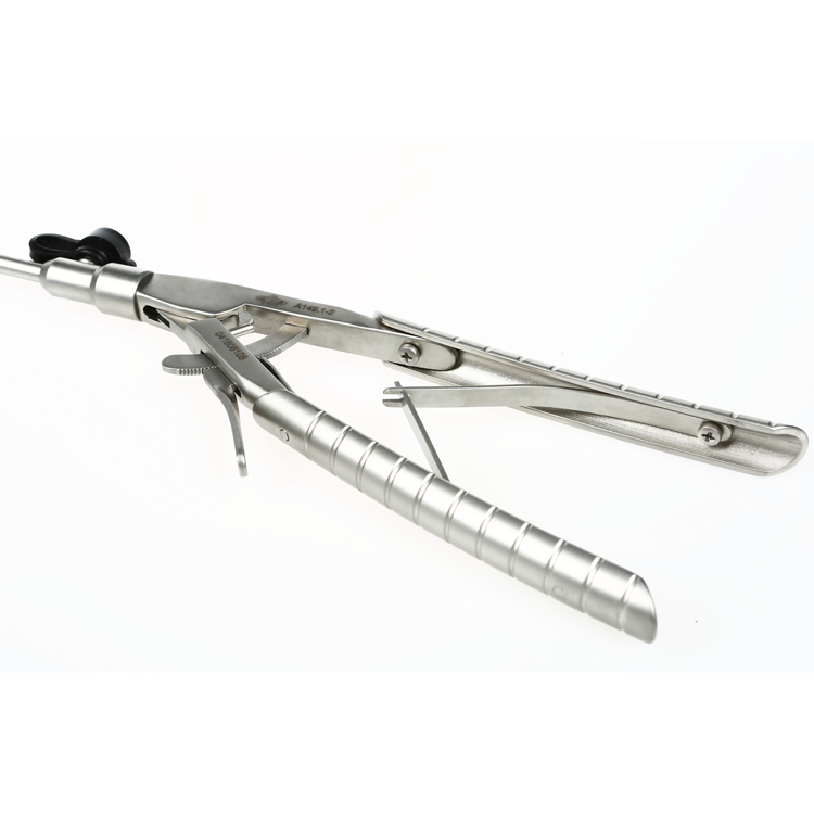 O and V type laparoscopic needle holder forceps