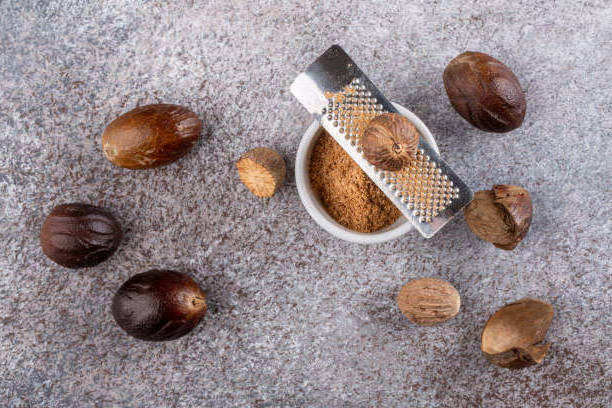 ZHH wholesale high quality spice dried mace nutmeg factory price cardamom whole nutmeg