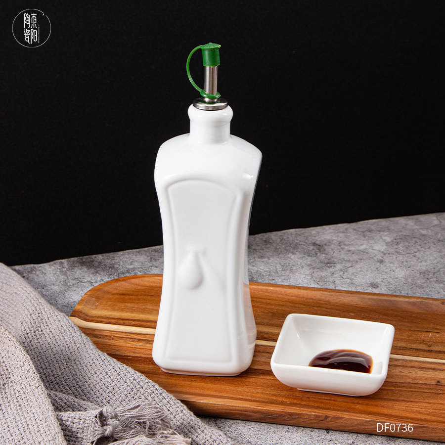 Custom logo 400 ML white porcelain kitchen liquid soy sauce container wholesale ceramic olive oil bottles