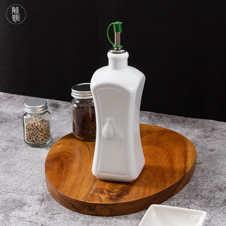 Custom logo 400 ML white porcelain kitchen liquid soy sauce container wholesale ceramic olive oil bottles