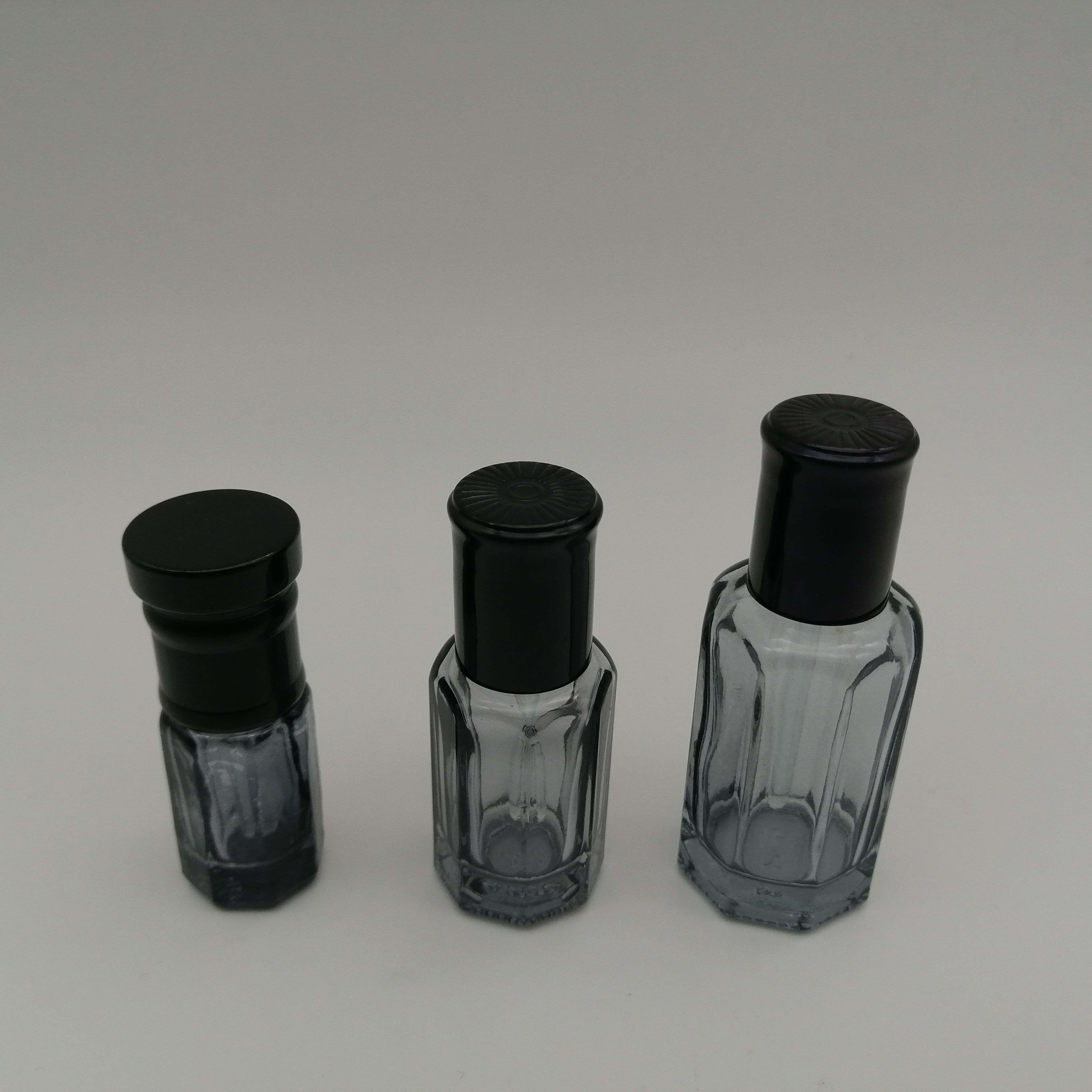 perfume bottle 3ml 6ml 12ml Transparent black spraying perfume oil attar bottles with plastic screw cap