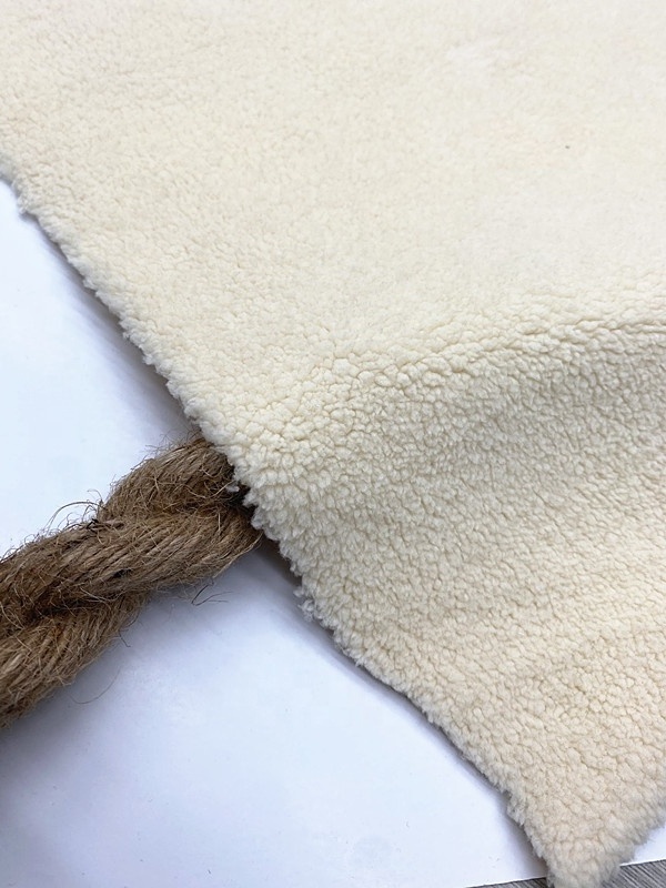 wholesale hot selling windproof  anti pill polar fleece  sherpa fleece fabric 100% polyester fabric for coat