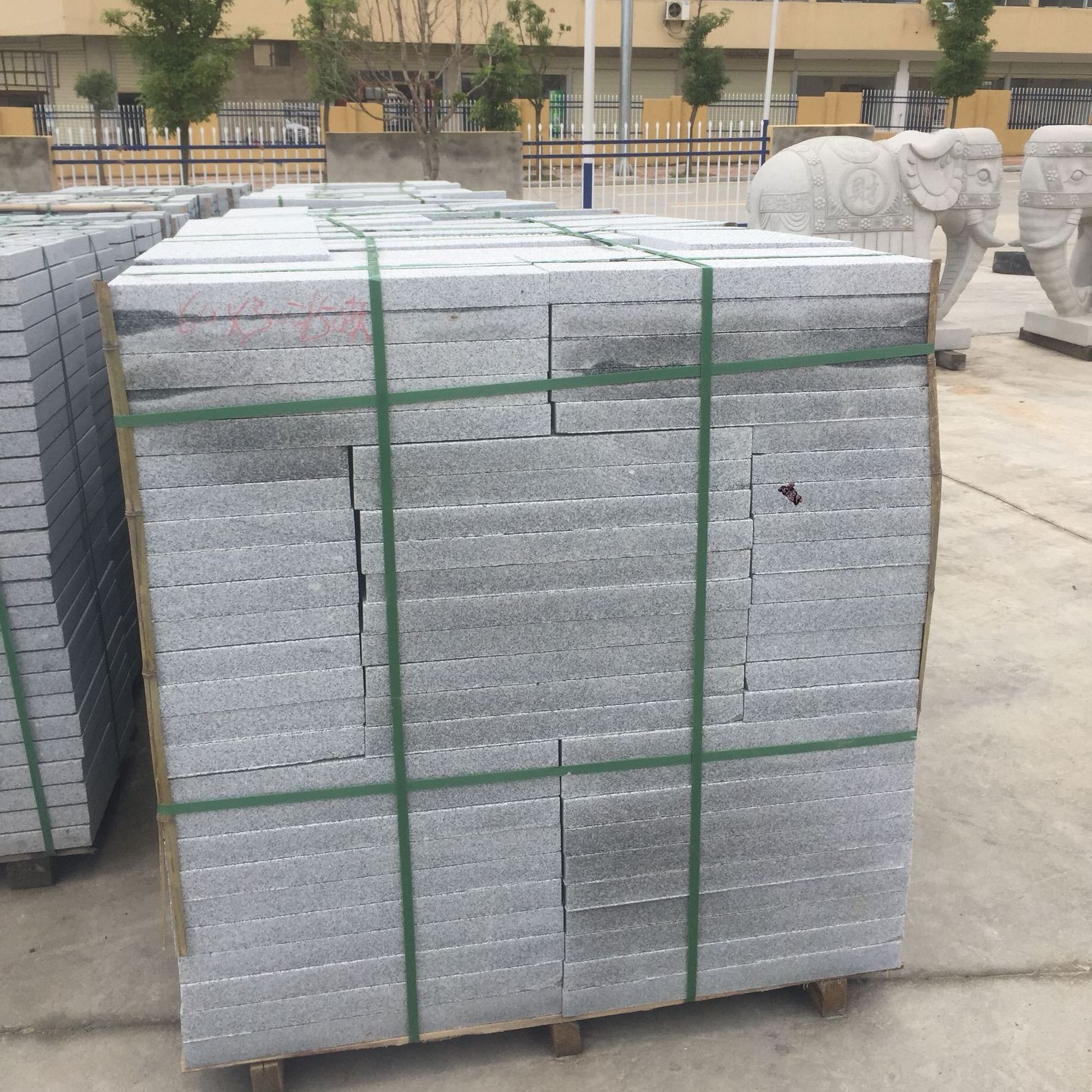 Wholesale Chinese Granite G603 Flamed Polished Grey Natural Granite Paving Stone Outdoor Stair Step Granite Flooring