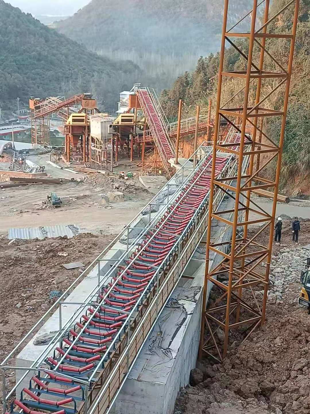 Customizable Wholesale Mining Conveyor TD75 powered roller industrial belt conveyor