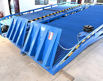 15 ton Mobile Manual lift forklift container load and unloading ramps truck yard dock yard ramp for loading goods