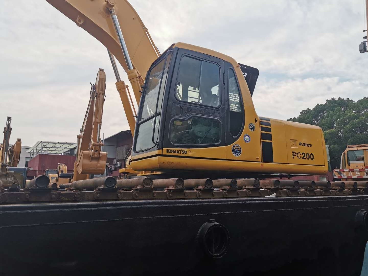 Good quality used komatsu amphibious dredging excavator for sale