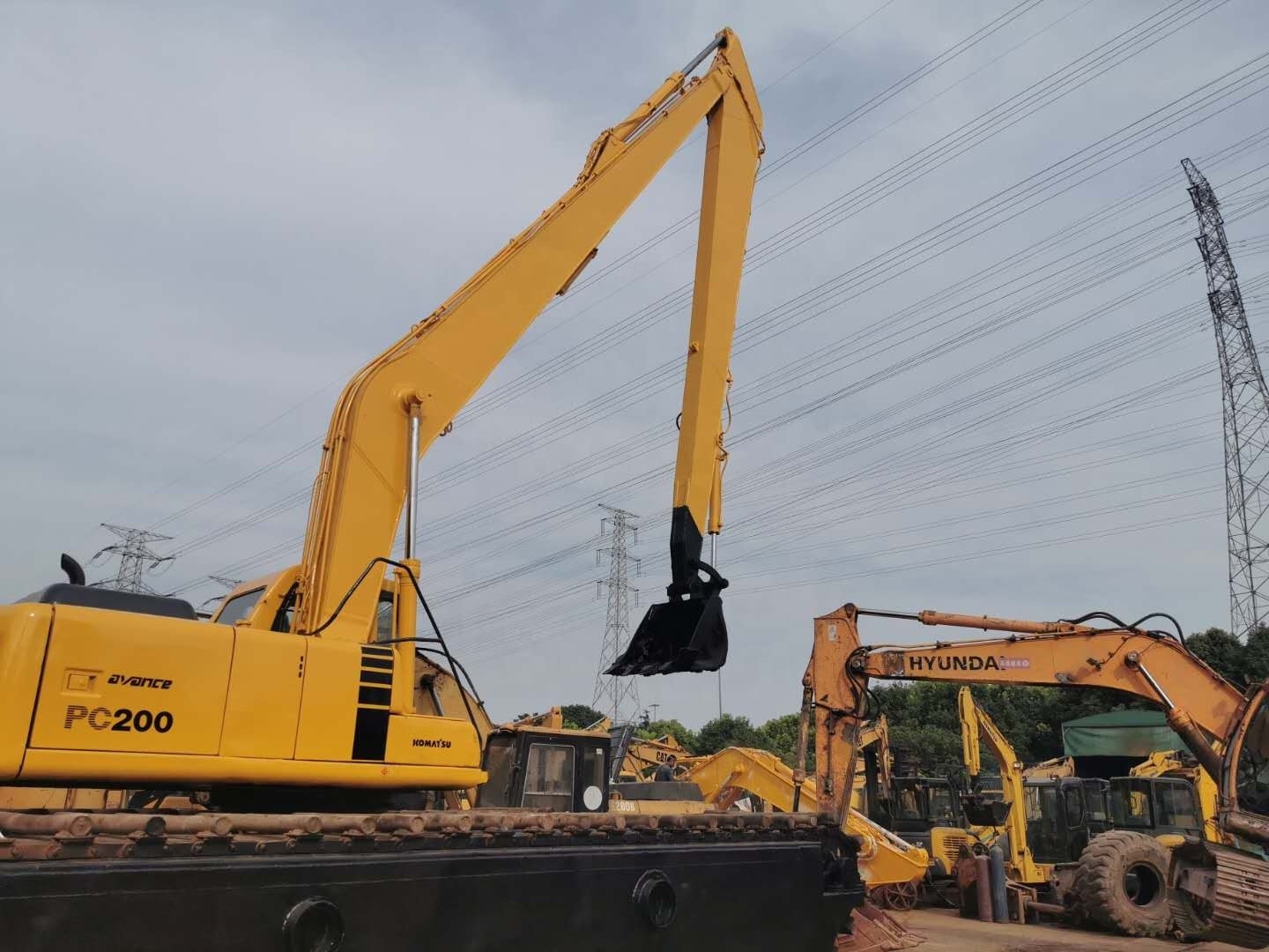 Good quality used komatsu amphibious dredging excavator for sale