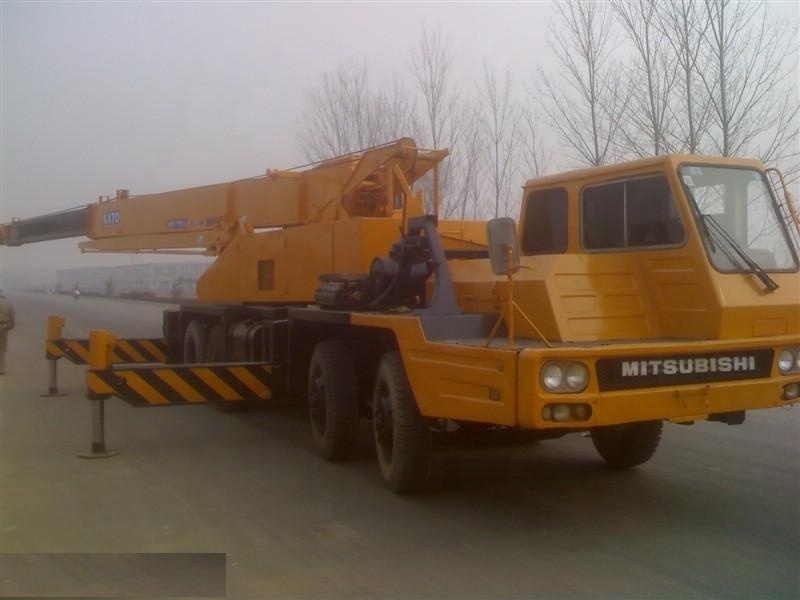 Second hand High Quality Used KATO NK300E/NK400E/NK500E/NK1200E truck crane,30ton,35ton,45ton cranes for sale