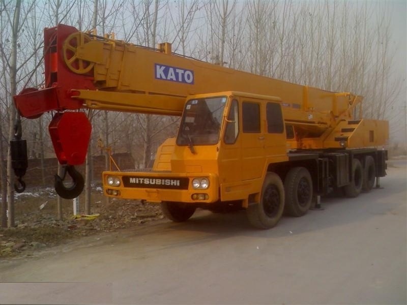 Second hand High Quality Used KATO NK300E/NK400E/NK500E/NK1200E truck crane,30ton,35ton,45ton cranes for sale