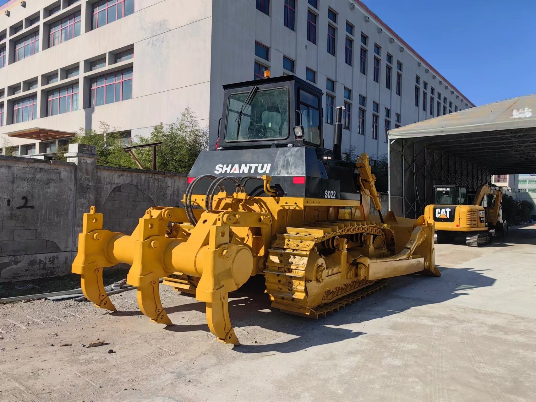 Used Shantui Crawler Bulldozer SD22 Factory Price Shantui Bulldozers SD22 220HP Power