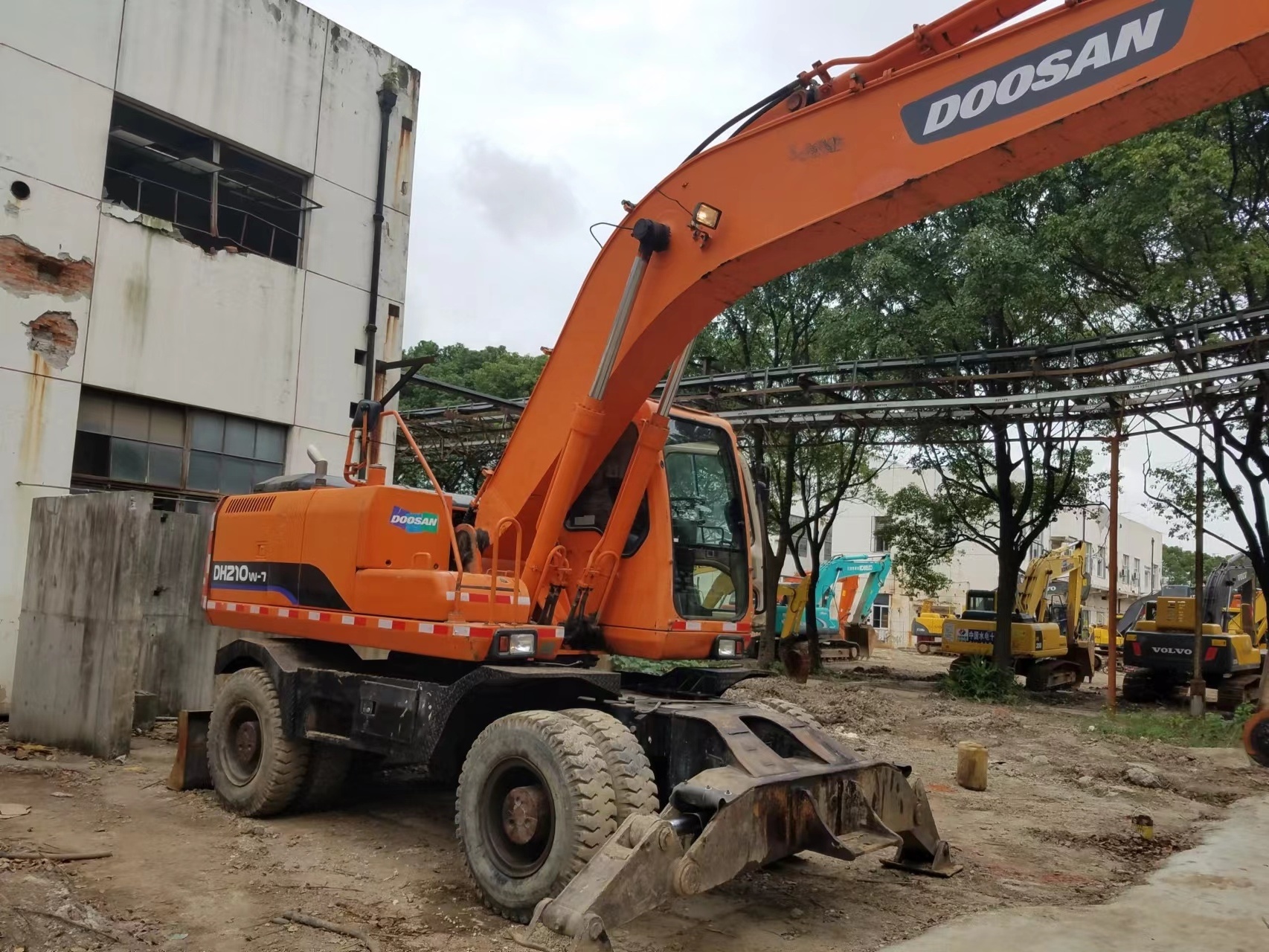 Second-hand Doosan DH210W-7 Wheel Excavator for sale