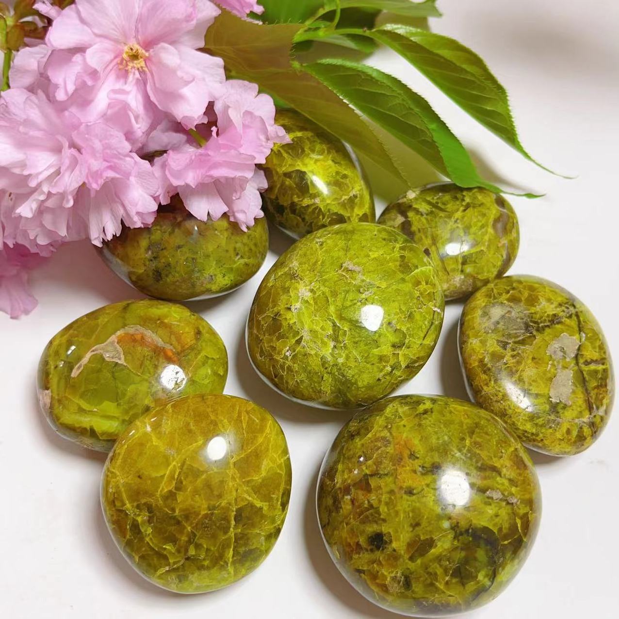 New Natural Green Opal Palm Stone Green Crystal Quartz Palm For Gift And Decoration DIY/moon