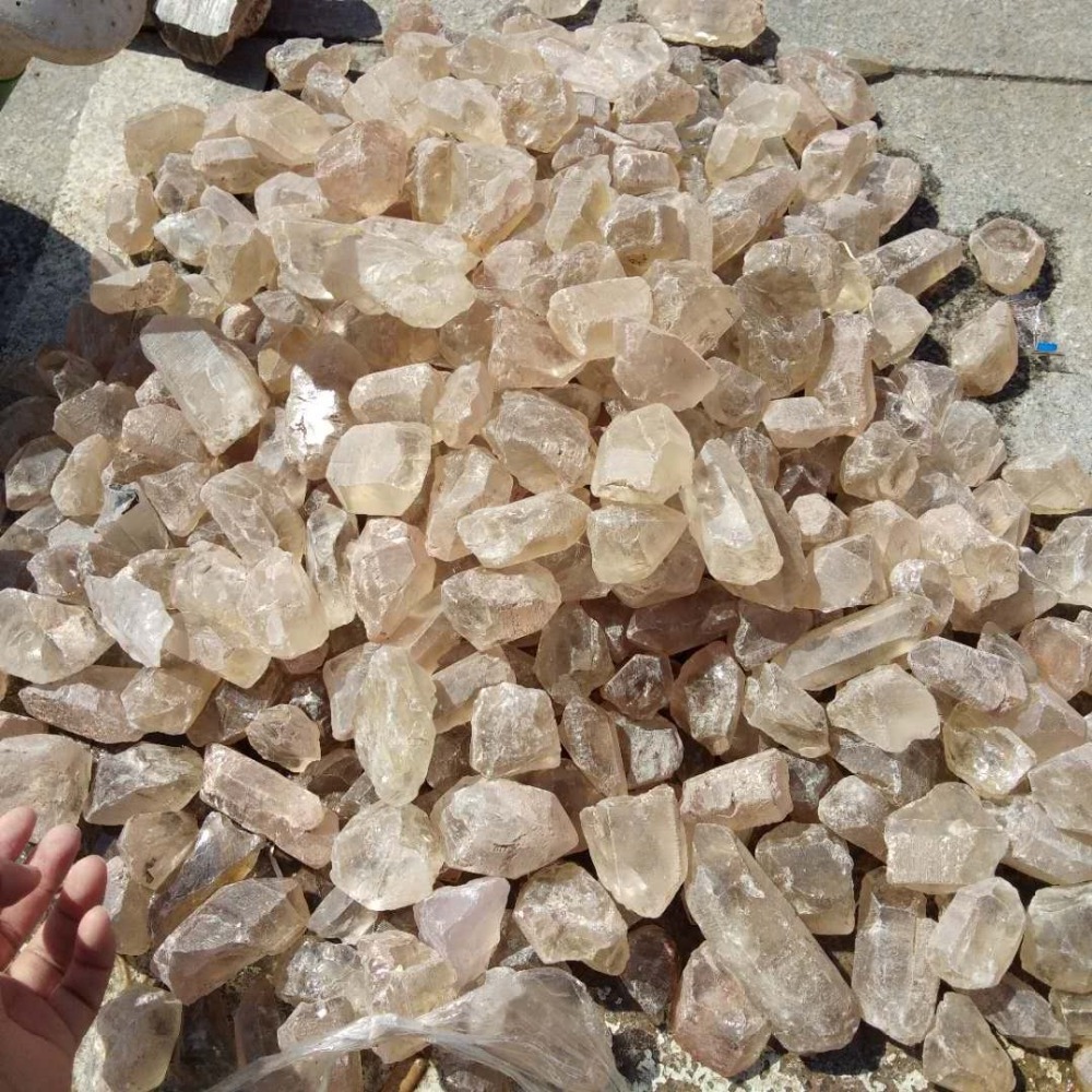 Natural raw rough crystal stone of clear quartz crystal specimen