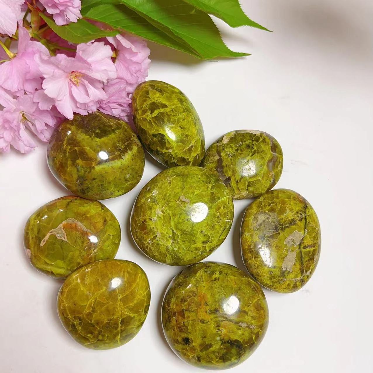 New Natural Green Opal Palm Stone Green Crystal Quartz Palm For Gift And Decoration DIY/moon