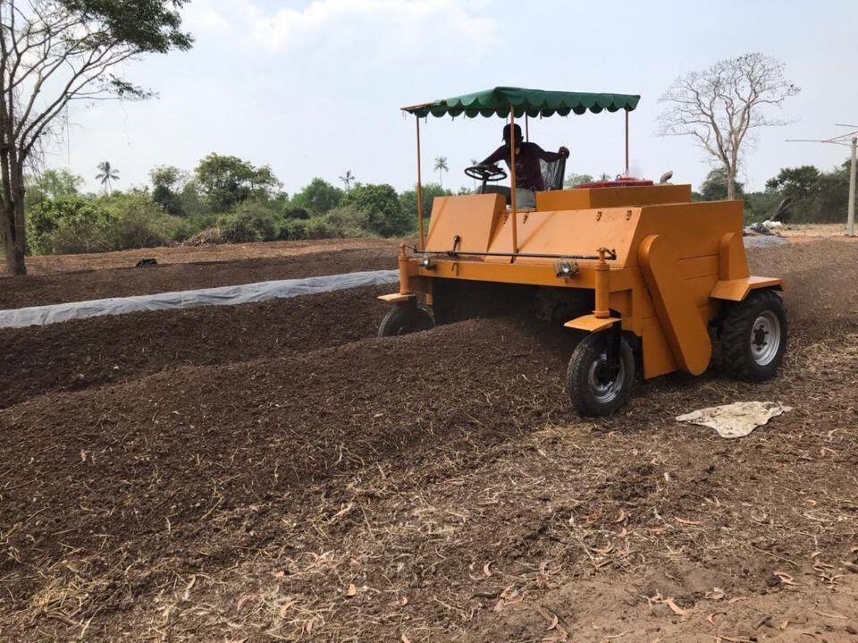 Walking composter for harmless treatment of animal waste and fermentation compost turner to be released in 2024