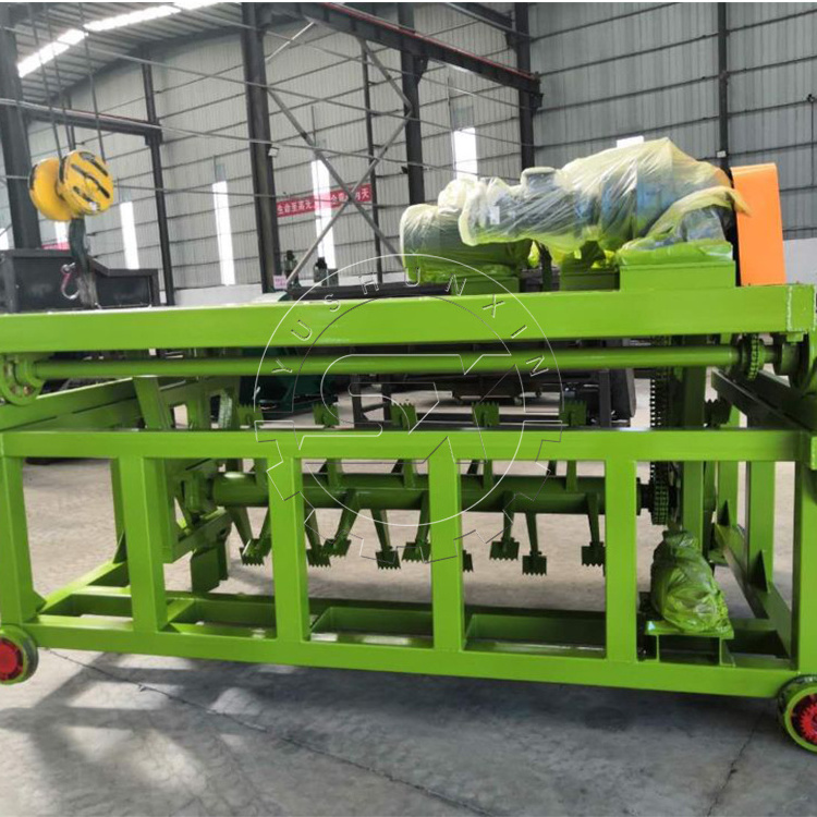 Small chicken manure turning and fermenting organic fertilizer processing equipment groove type compost turner