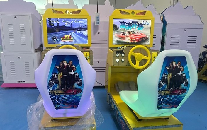 HotSelling Indoor Amusement Arcade Kids Car Racing Game Machine Coin Operated  Kids  Outrun Game For Sale