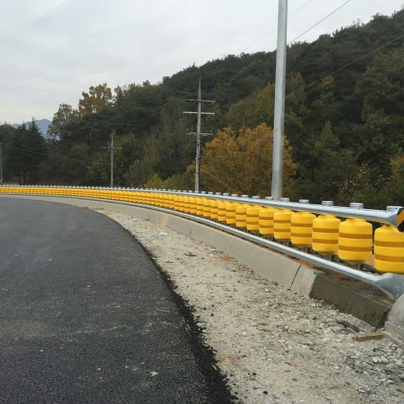 Road Safety Roller Barrier Guardrail Anti-collision Proof Rotating Crash Barrier with EVA/PU Foam Rollers