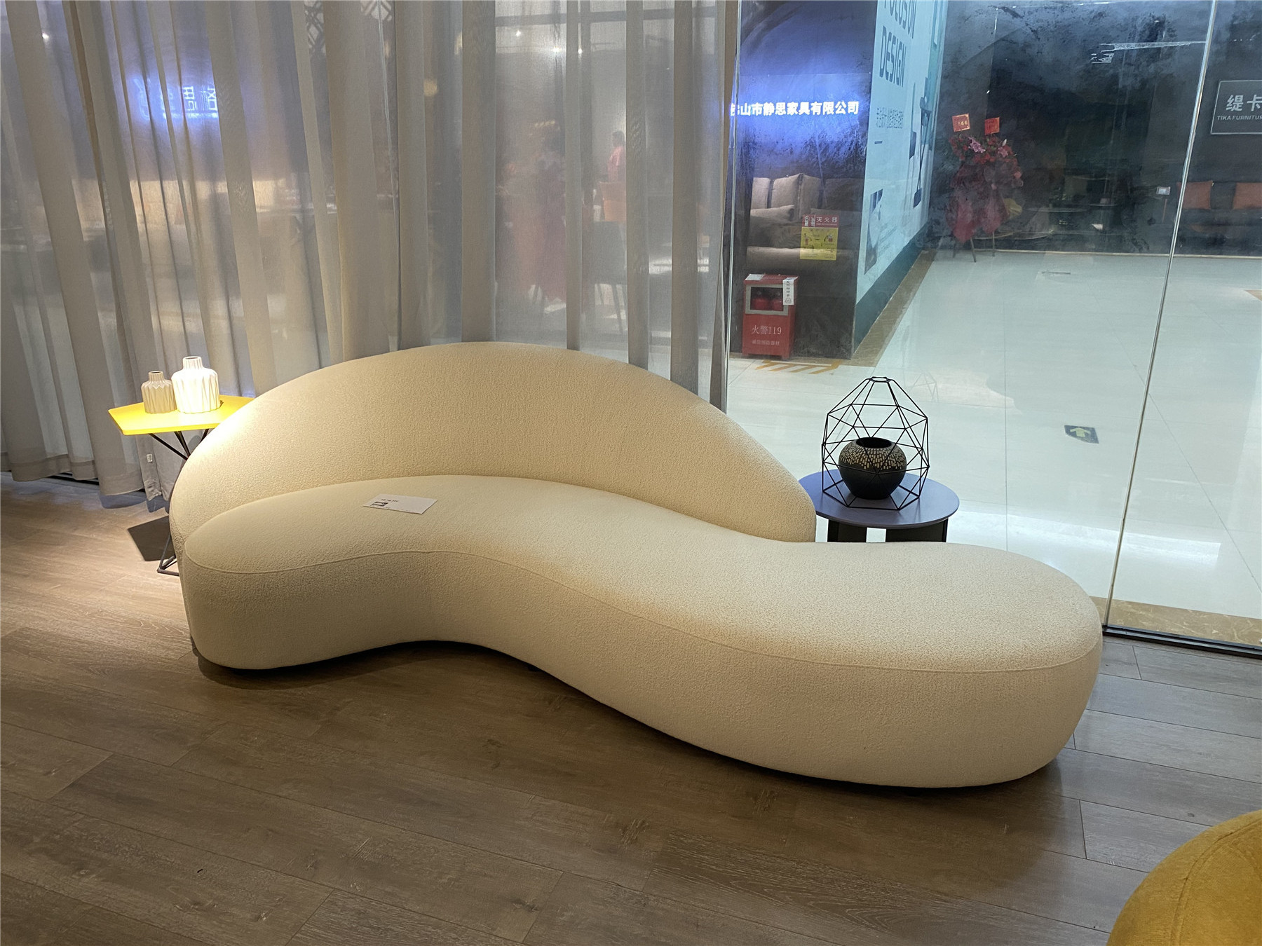 Semicircle Curved Sofa Moon Shaped Round Cashew Sofa Style Semicircular Hotel Lobby Living Room Modern Velvet Fabric Sofa