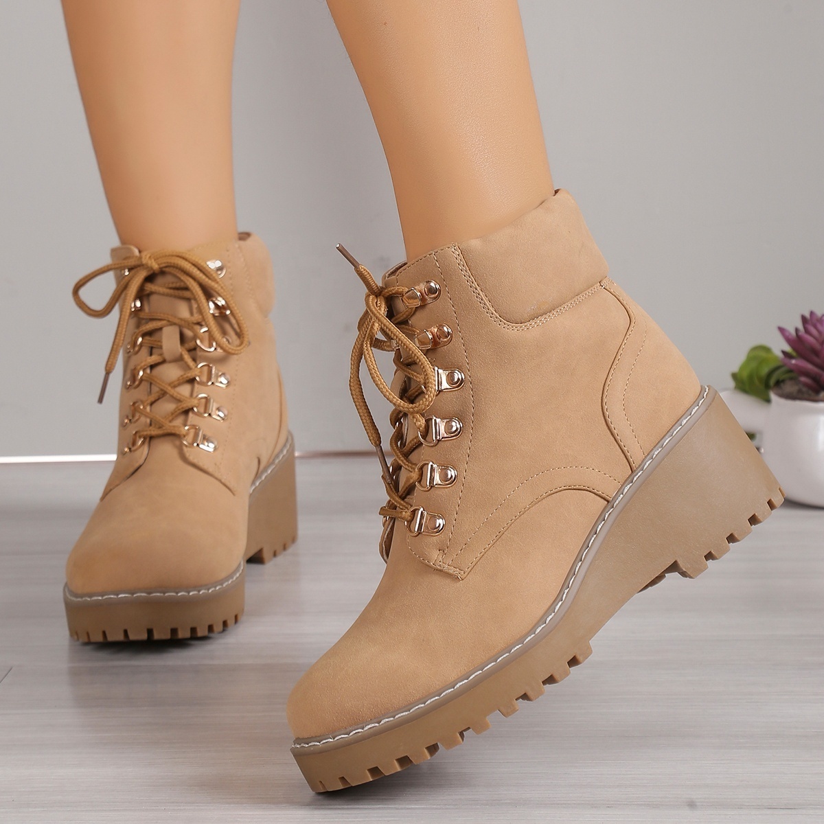 Hot Selling Waterproof Height Increasing Suede Leather Boots Winter Autumn Warm Brown Women Lace-Up Ankle Shoes Boots