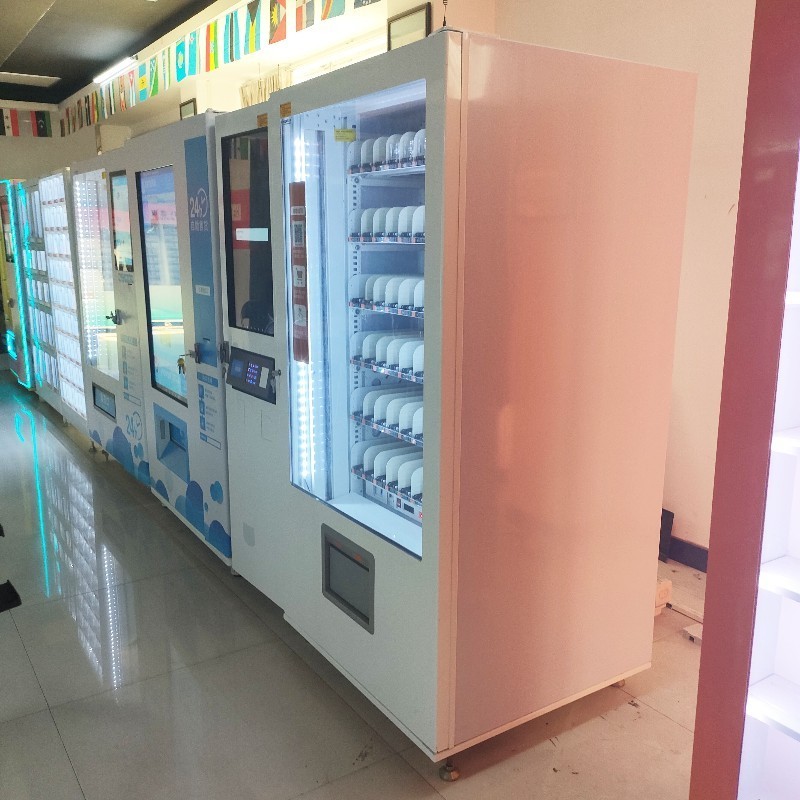 Large Capacity Automated Cold Water Bottled Water Coin Operated Vending Machines For Sale