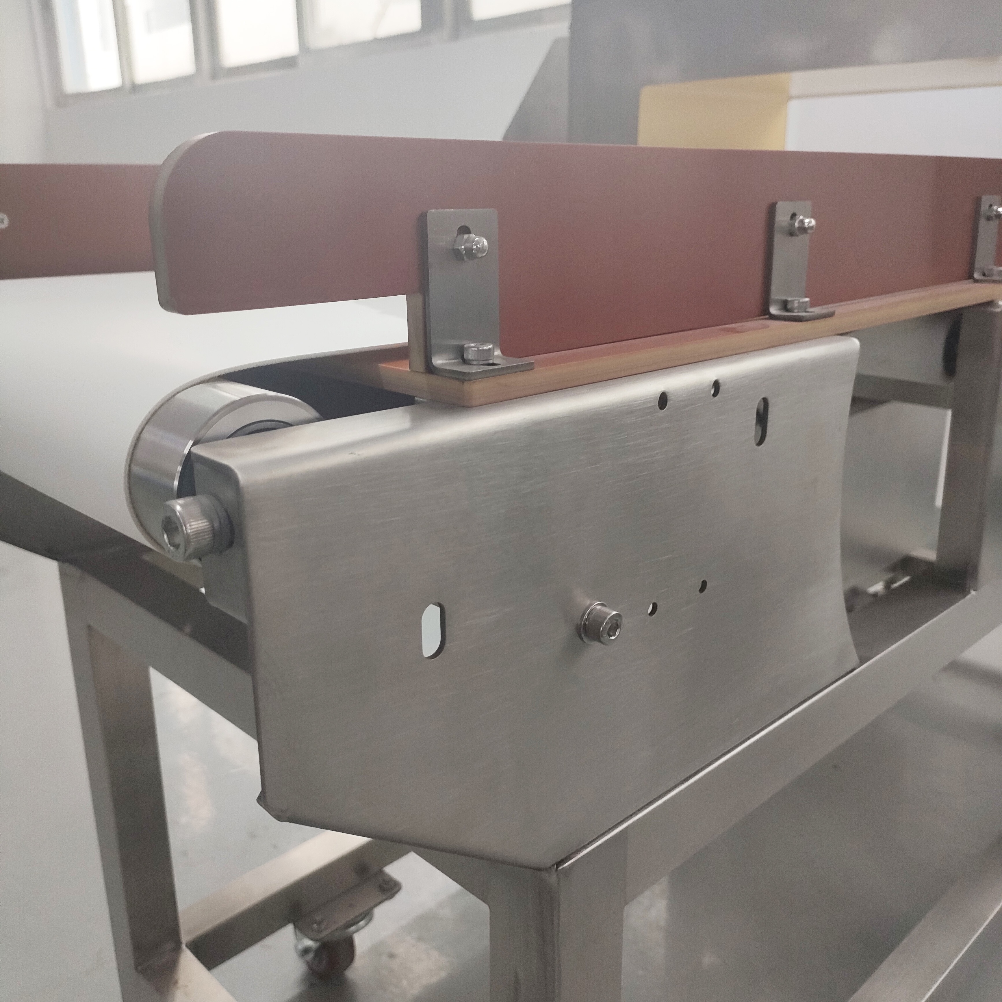 High Sensitivity Metal Detector Machine for Clothes/Food Factory Industrial Metal Machine