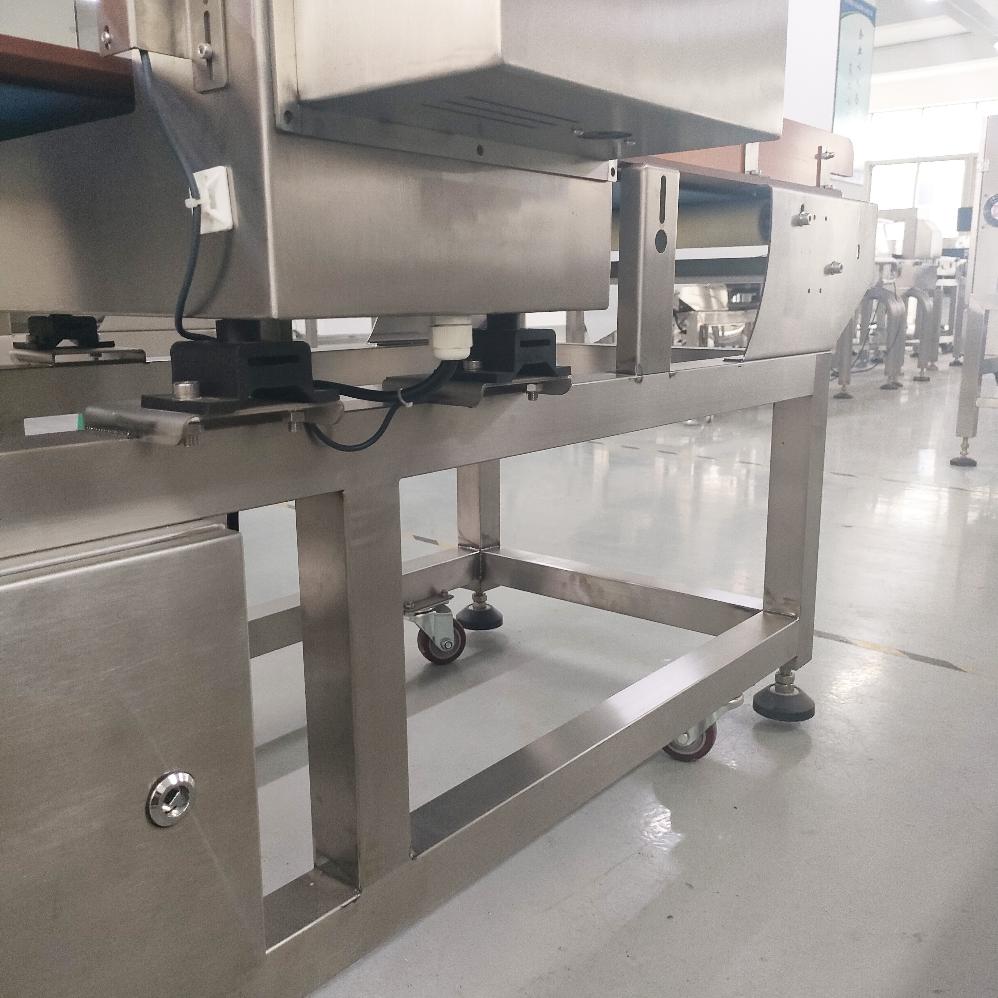 High Sensitivity Metal Detector Machine for Clothes/Food Factory Industrial Metal Machine