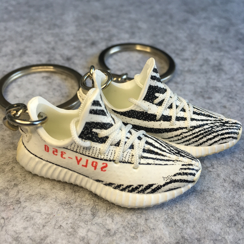 Free shipping 3d yzy frozen yellow sneaker kanye west shoe keychain for yzy 350 v2