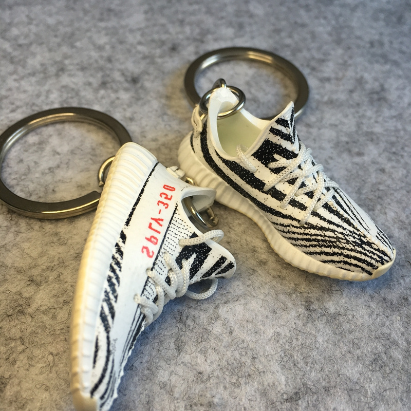 Free shipping 3d yzy frozen yellow sneaker kanye west shoe keychain for yzy 350 v2