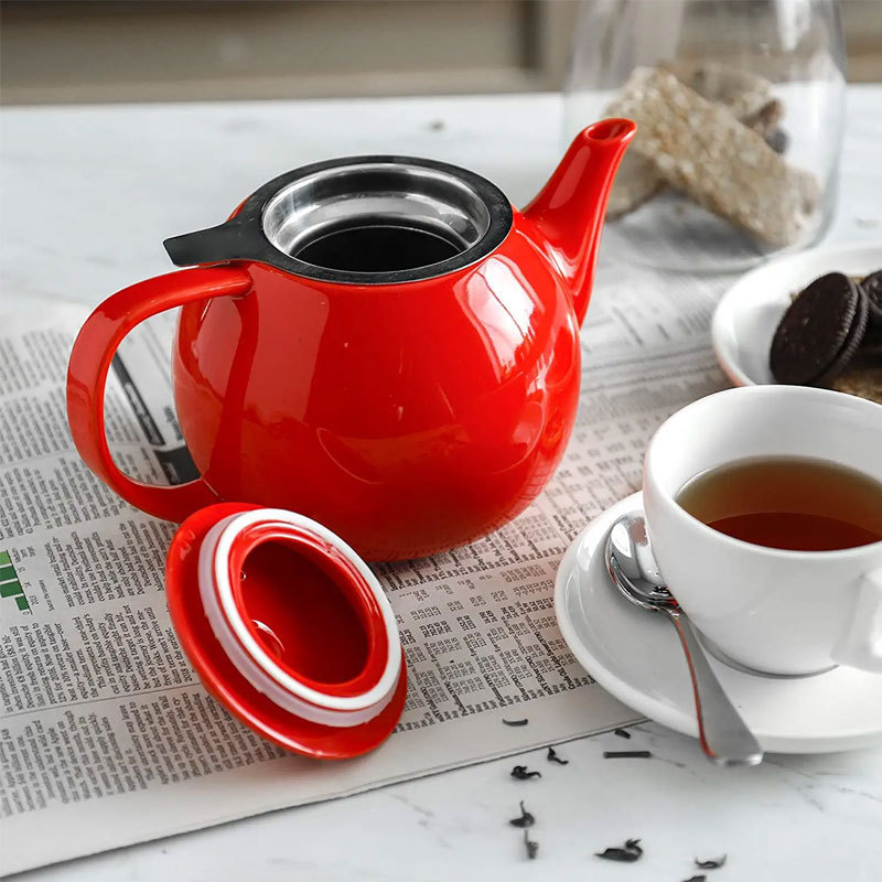 Personalized Red Glazed Ceramic Tea Pot with Metal Strainer Simple Porcelain Teapots with Infuser