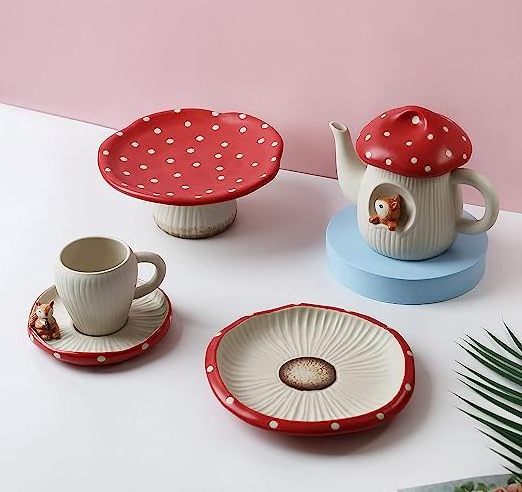 Cute Mushroom Teapot Handmade Glaze Polka Dot Lid Safety Matt Ceramic Tea Pot With Squirrel Decoration