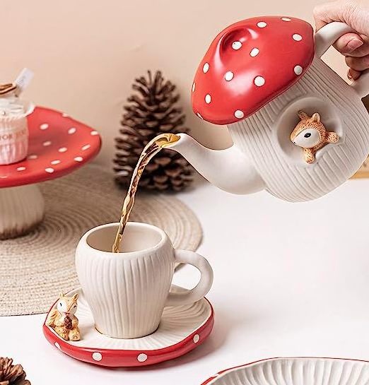 Cute Mushroom Teapot Handmade Glaze Polka Dot Lid Safety Matt Ceramic Tea Pot With Squirrel Decoration