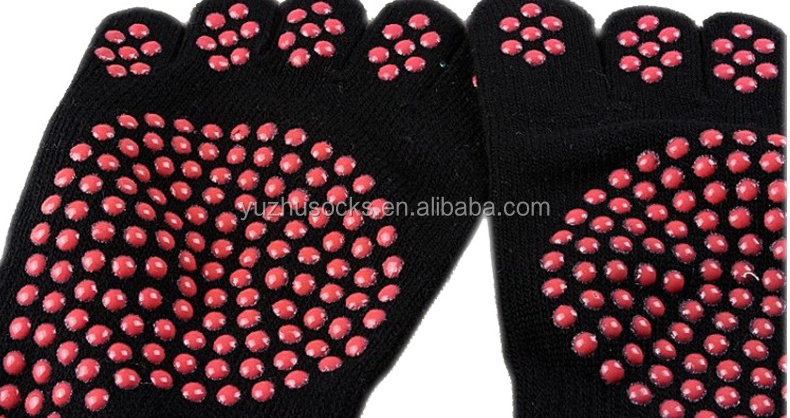 Custom black private label anti slip sport short 5 toe socks with grip