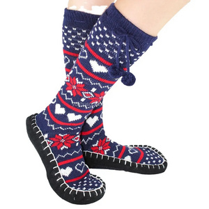 Custom cosy winter love anti sweat slipper socks with rubber sole for adults with pom