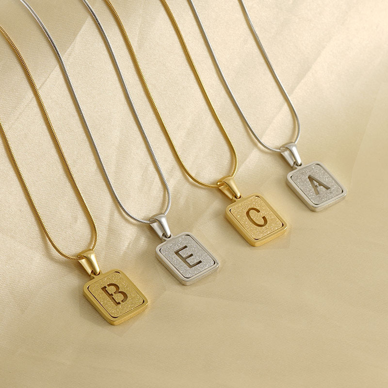 High Quality Chains Initial  26 Roman Letter Alphabet Chain 18k Gold Plated Stainless Steel Jewelry Necklace Pendant For Women