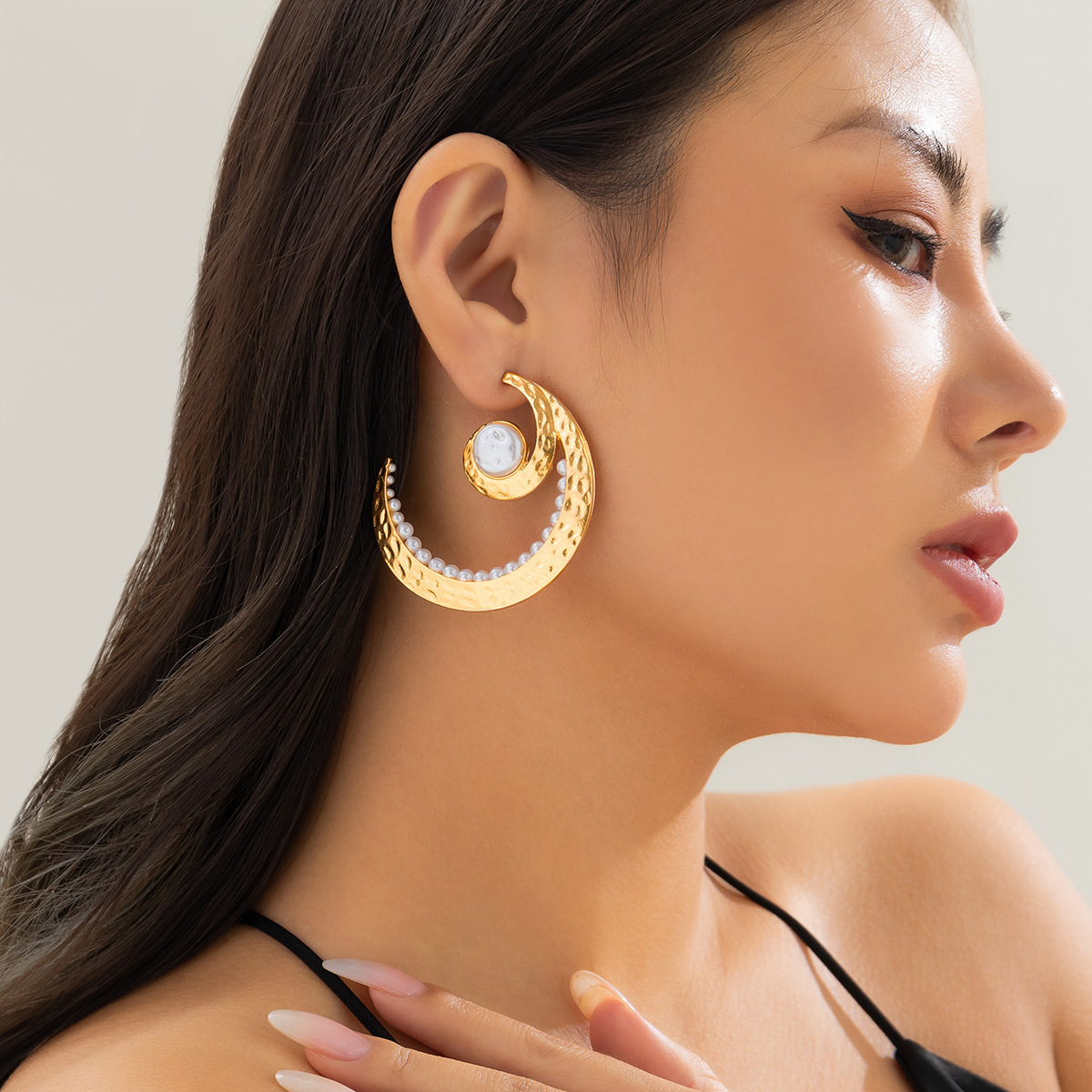 New Wholesale Fashion Western Jewelry Gold Moon Dangling C Shape Big Moon cc Elegant Pearl Dangle Earrings For Women