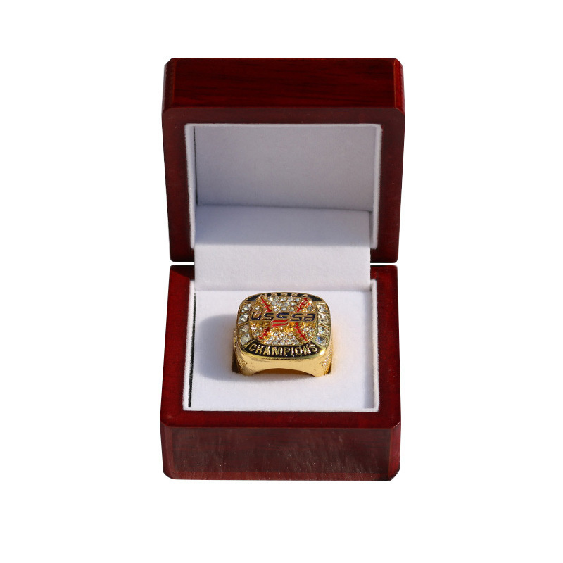 2021 Hot sale red wooden lacquer luxury sport championship display ring box