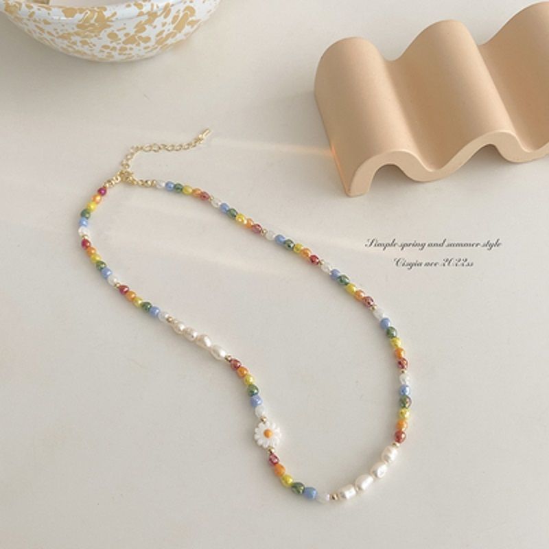 DAHE 2023 New Summer Daisy Beaded Necklace Female Sweet Fresh Fashion All-Match Shaped Pearl Clavicle Necklace