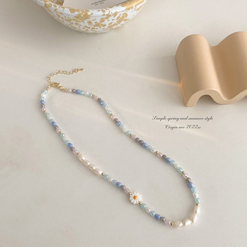 DAHE 2023 New Summer Daisy Beaded Necklace Female Sweet Fresh Fashion All-Match Shaped Pearl Clavicle Necklace