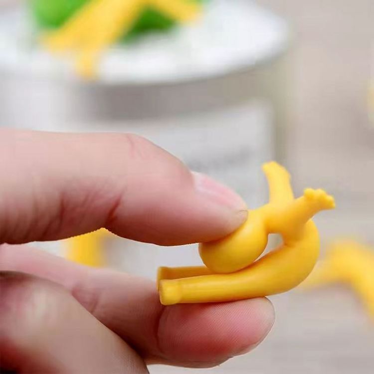 Best New creative interactive smiley Funny face Small Capsule toy can be folded yellow Elastic Stretchy little man Fidget Toys