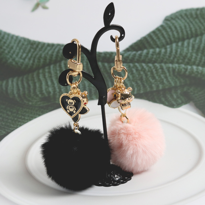 Cute Elegant Faux Fur Hairball Key Chains Four Leaf Clover Pendant Key Rings Soft Fluffy Ball Purses Car key pendant