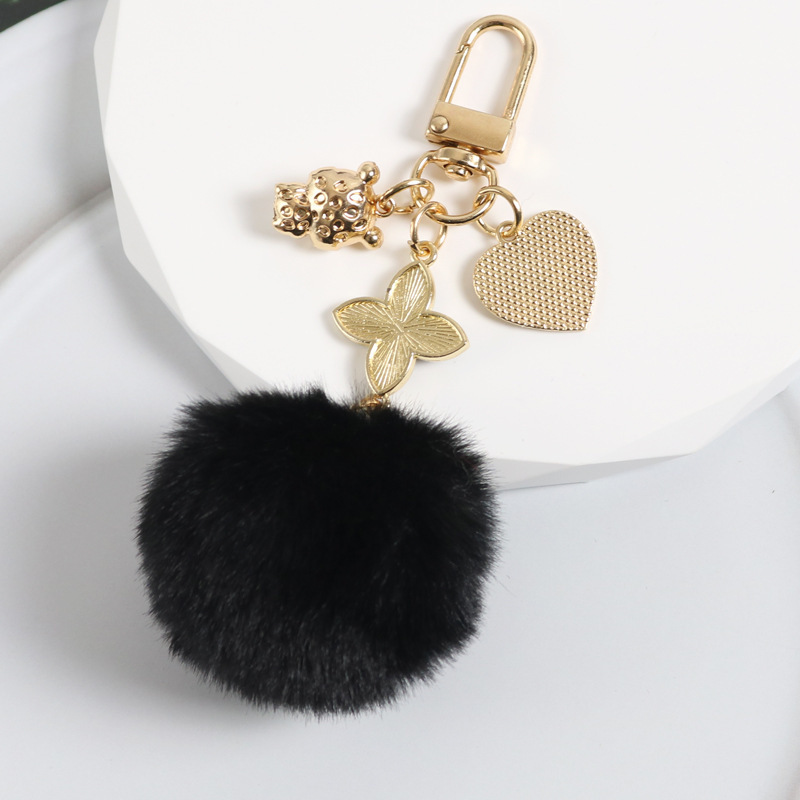 Cute Elegant Faux Fur Hairball Key Chains Four Leaf Clover Pendant Key Rings Soft Fluffy Ball Purses Car key pendant