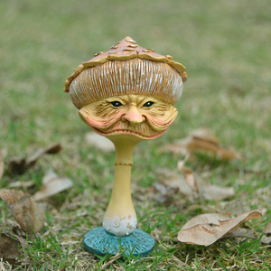 Fengzhi Factory Modern Outdoor/Indoor Resin Crafts Statue Creative Funny Mushroom Grandma Decoration