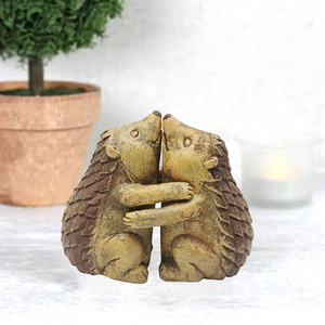 Fengzhi Factory Lovers Hedgehog Statue Resin Crafts for Courtyard Garden Landscape Decoration Valentine's Day Gifts Love Theme